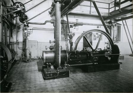 Datei:Erste Dampfmaschine 1889.jpg