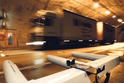 Und so sieht sie aus: Die Blitzanlage der Polizei hat 6106 zu schnelle Fahrer geblitzt
